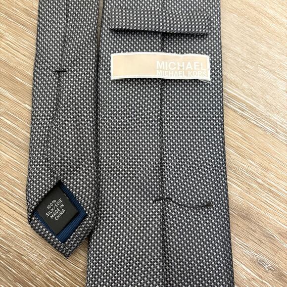 Michael Kors Men’s Black Slim 100% Silk Necktie Textured Micro Dot – One Size - Picture 2 of 2